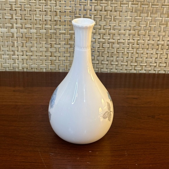 🌟HP🌟VTG 1970s-80s Wedgwood Ice Rose Bone China Flower Bud Vase Blue Rose Eng - Picture 5 of 10